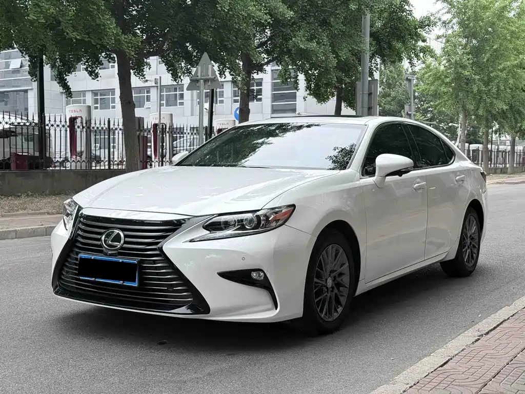 Lexus ES 2017