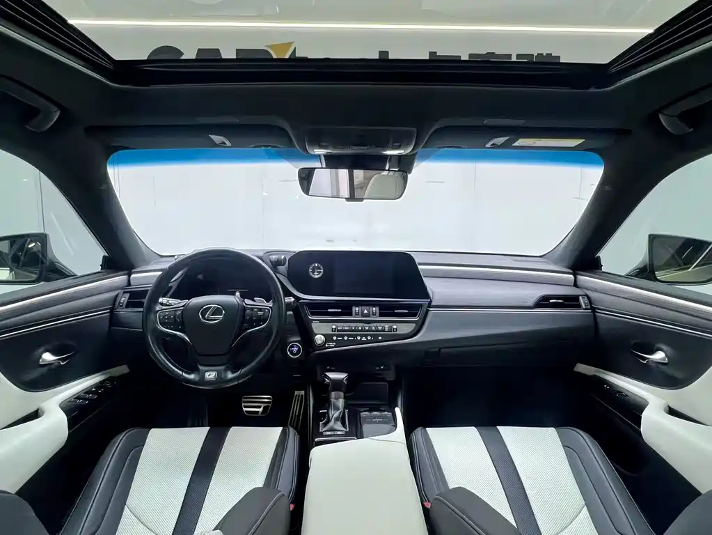 Lexus ES 2021 300h F SPORT
