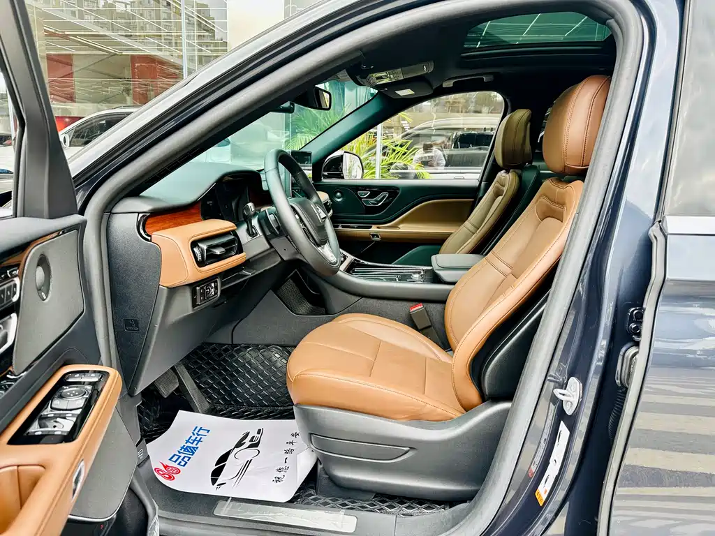 Lincoln Aviator 2023 3.0T V6 мест