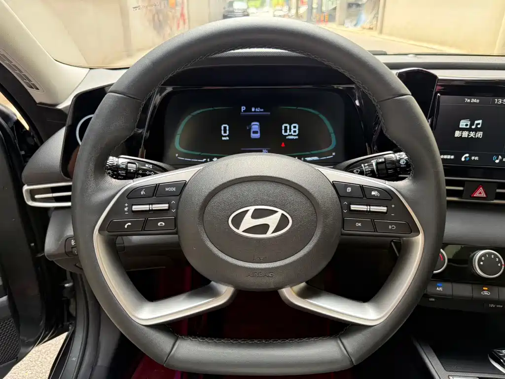 Hyundai Elantra — миниатюра 11