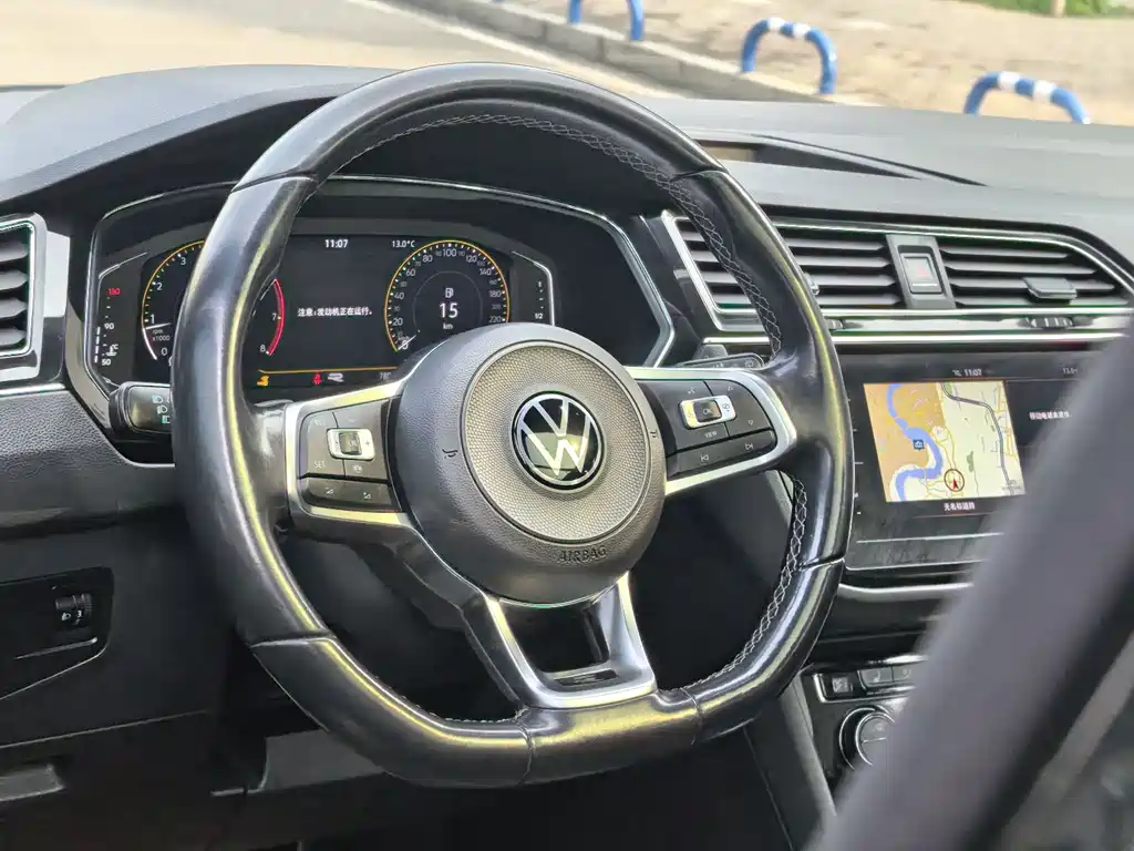 Volkswagen Tiguan L L 2021 330TSI AT R-Line