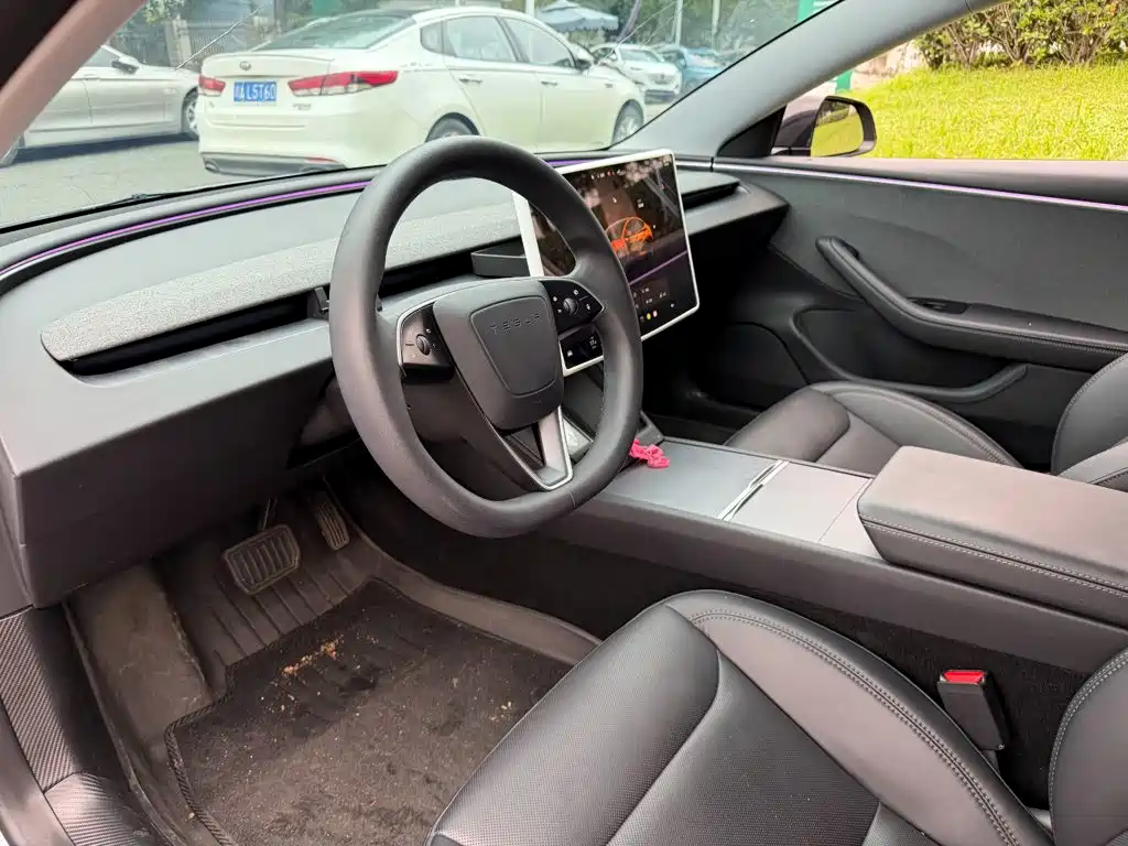 Tesla Model 3 — миниатюра 7