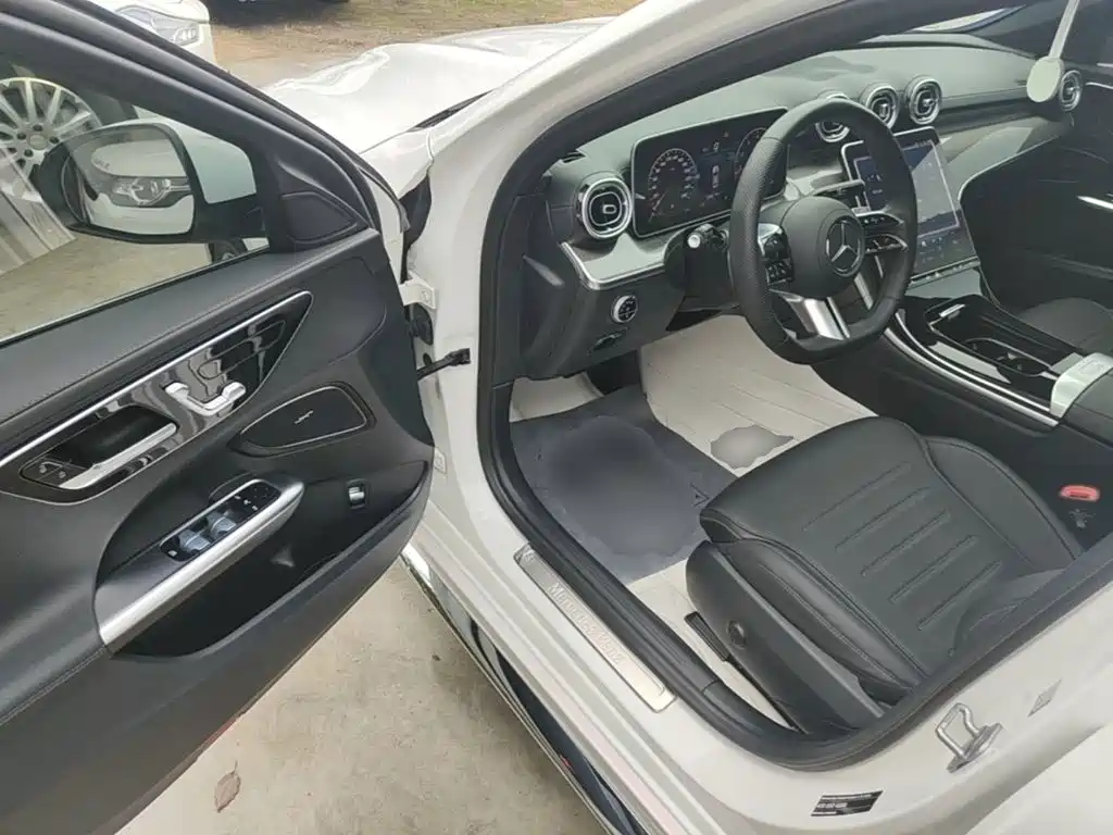 Mercedes-Benz C-Class — миниатюра 16