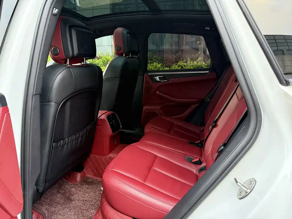 Porsche Macan — миниатюра 9