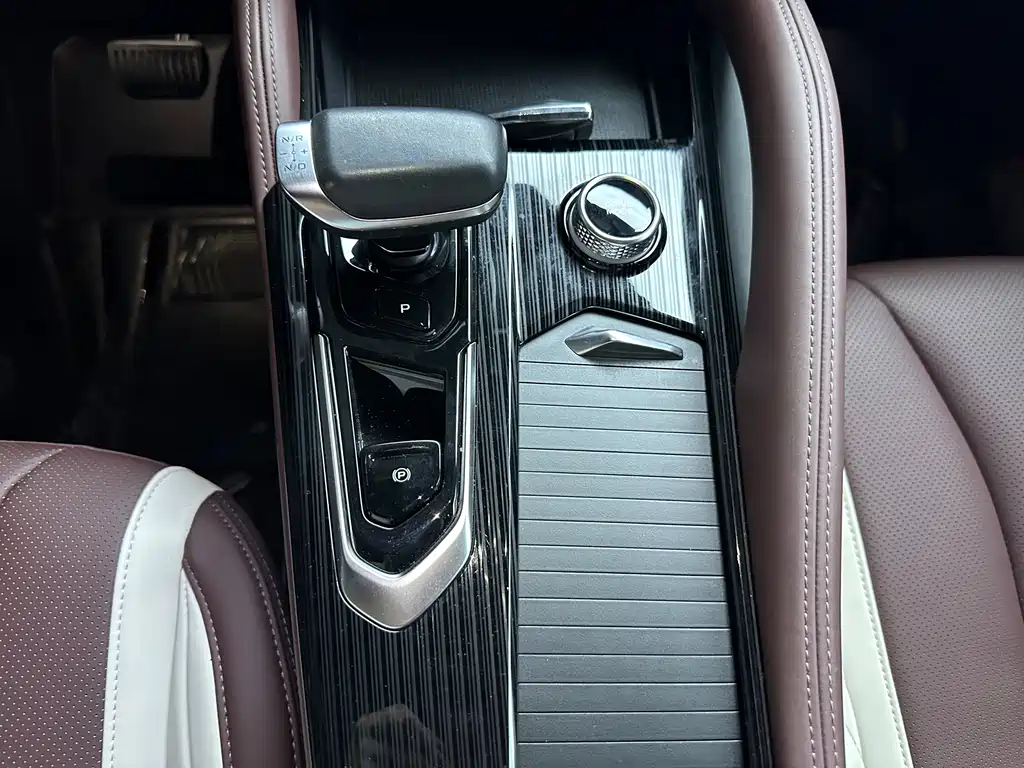 Geely Xingyue L — миниатюра 12