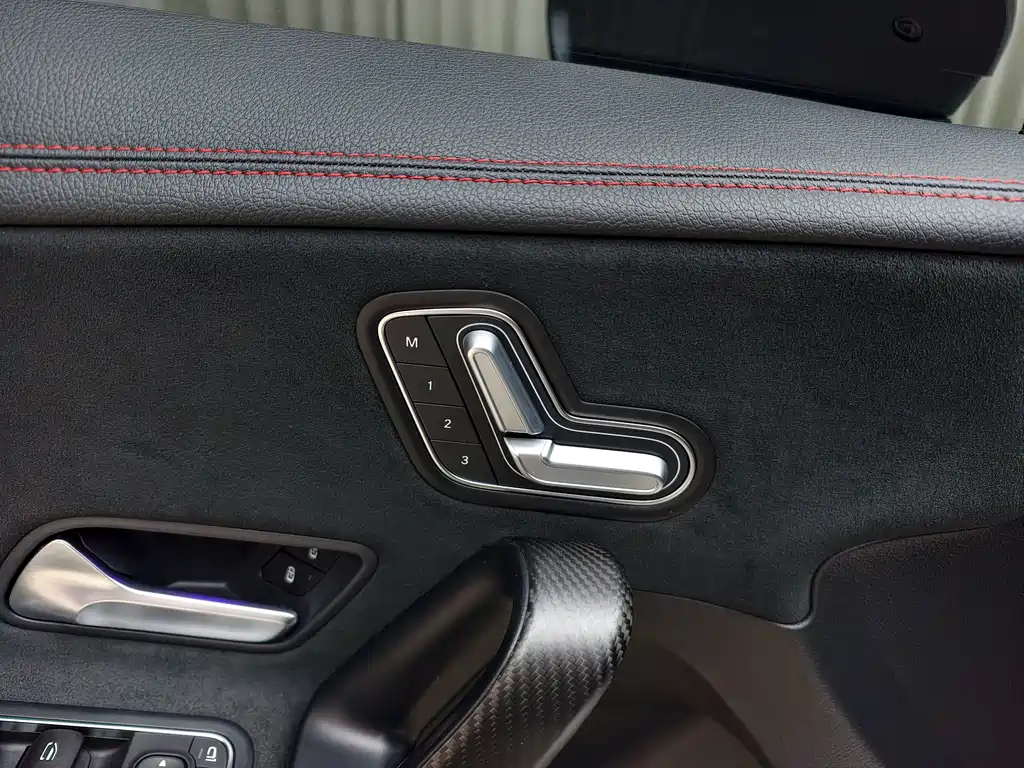 Mercedes-Benz CLA (Import) — миниатюра 23