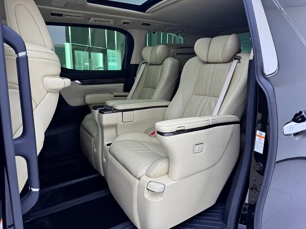 Toyota Vellfire 2019 2.5L HV Luxury