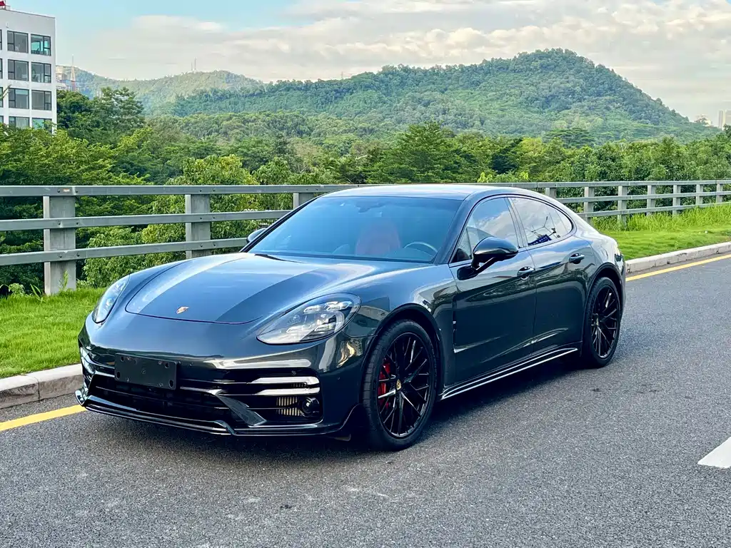 Porsche Panamera 2021