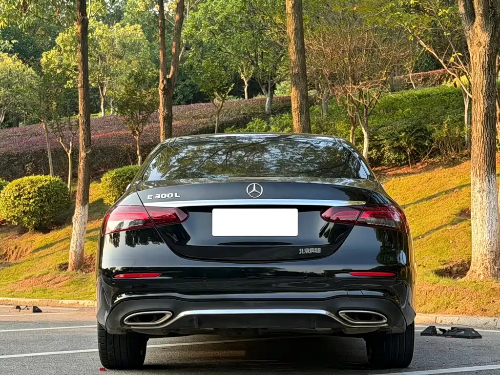 Mercedes-Benz E-Class — миниатюра 8