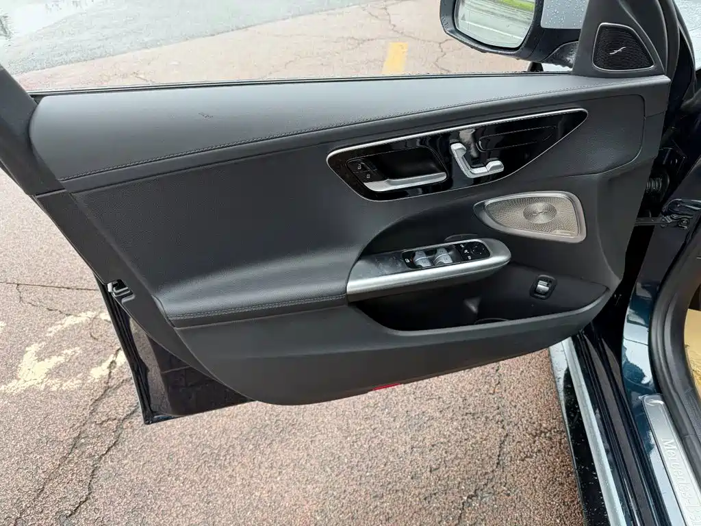 Mercedes-Benz C-Class — миниатюра 6
