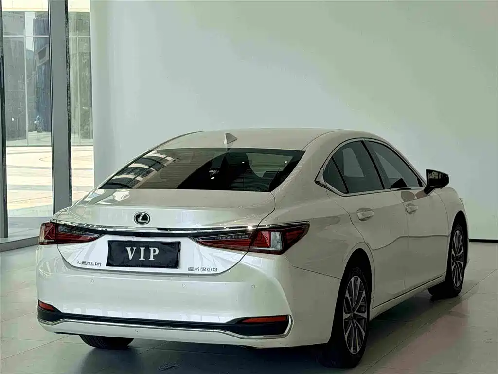 Lexus ES — миниатюра 9