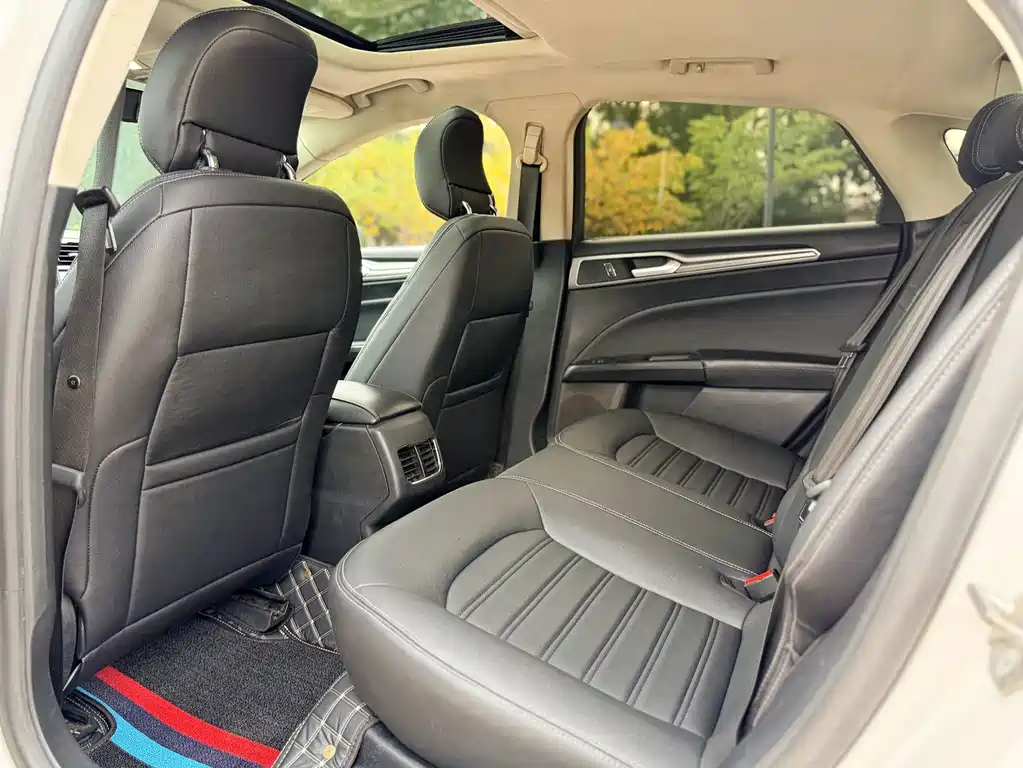 Ford Mondeo — миниатюра 10