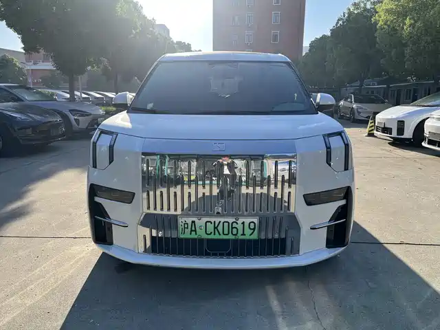 2023 Zeekr 009
