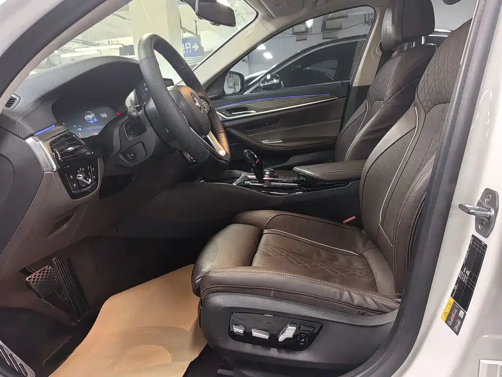 BMW 5 Series New Energy — миниатюра 10
