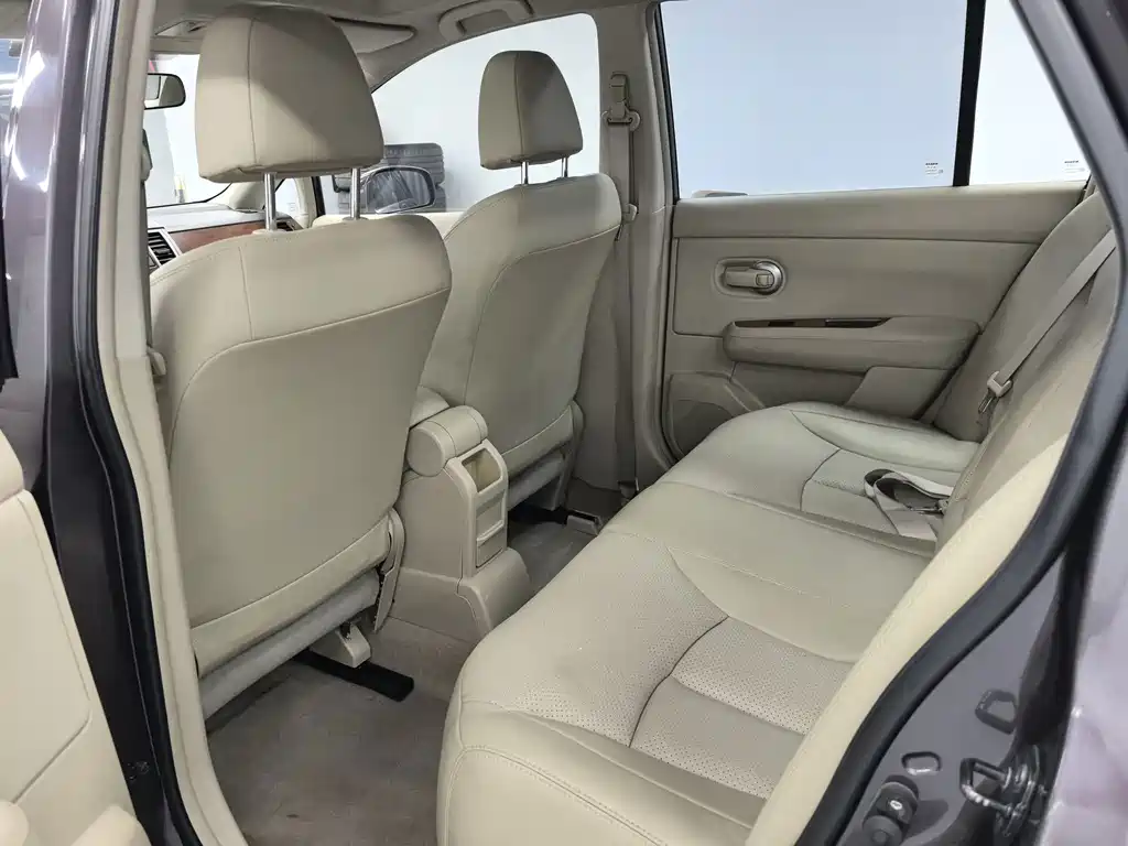 Nissan Tiida — миниатюра 6