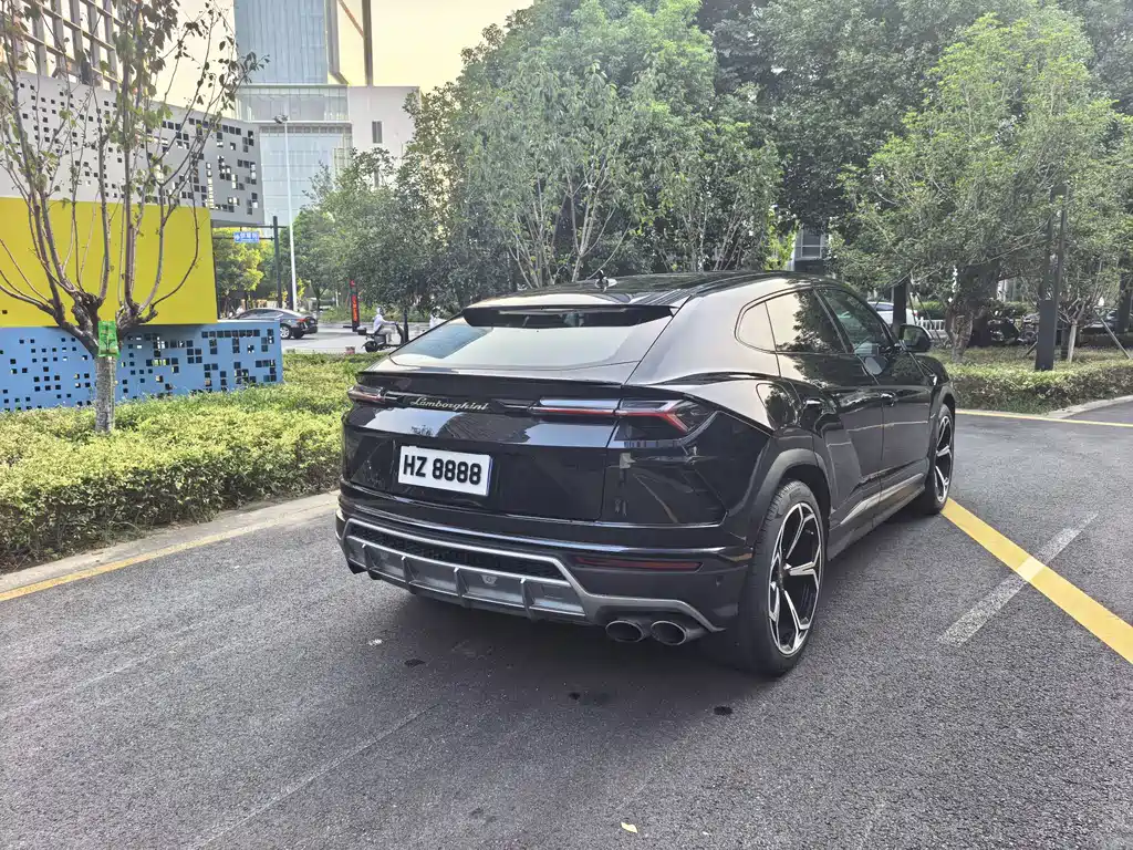 Lamborghini Urus — миниатюра 19