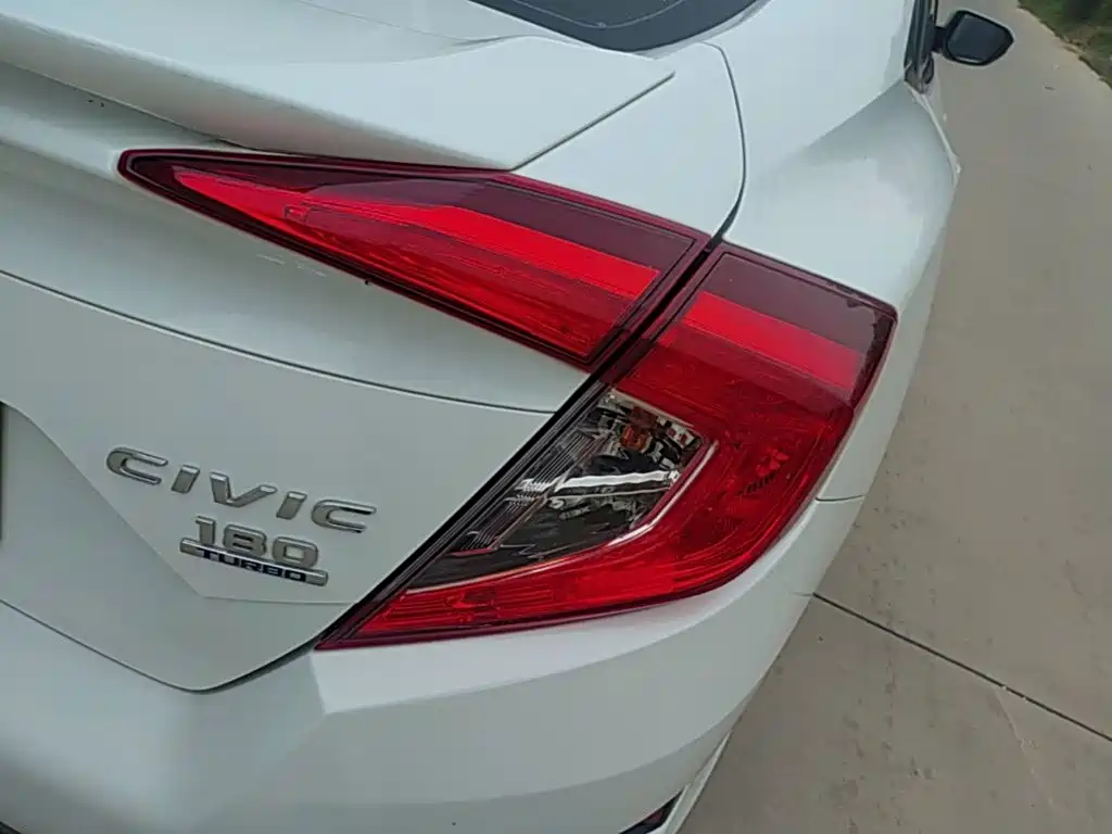 Honda Civic — миниатюра 8