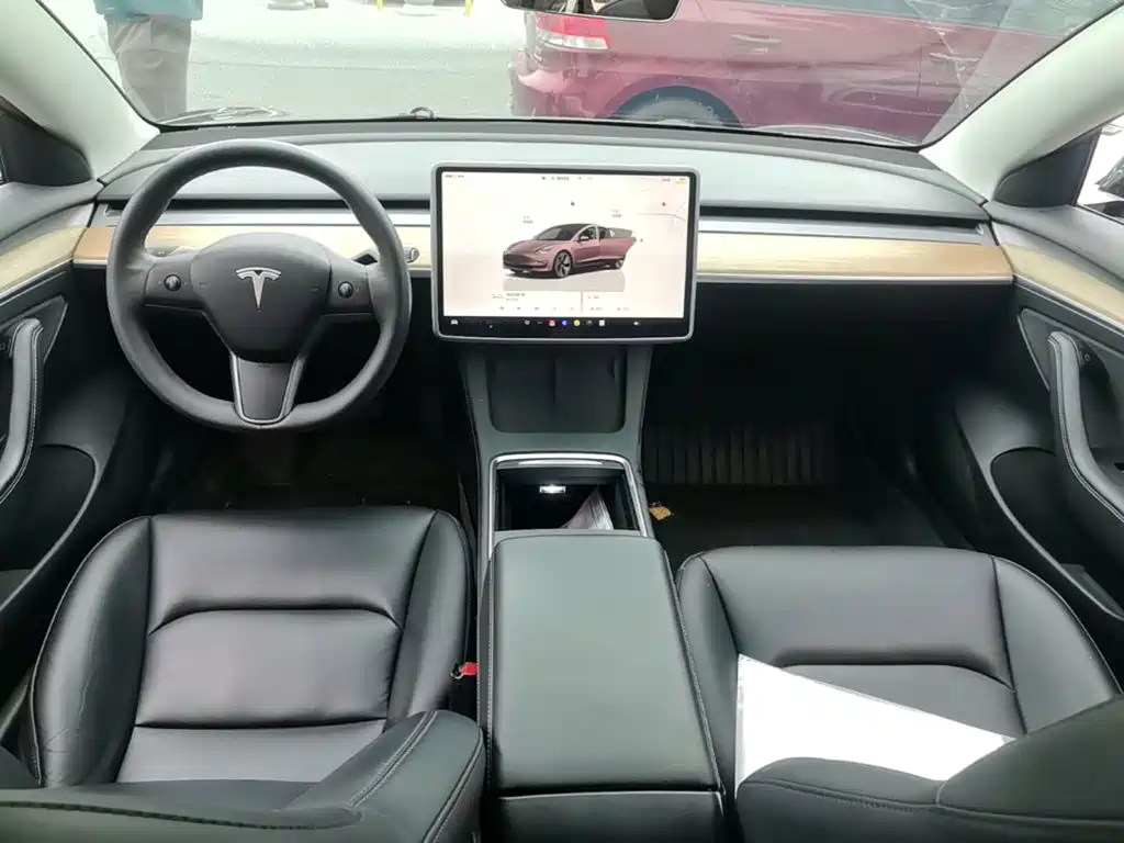 Tesla Model 3 — миниатюра 10