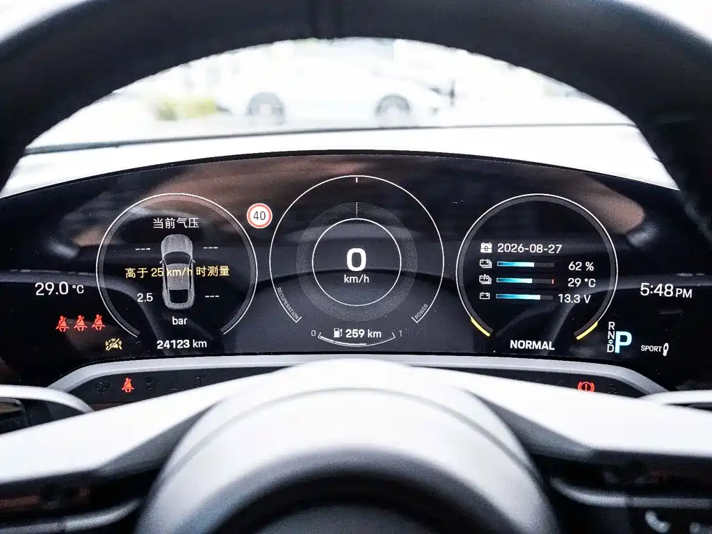 Porsche Taycan — миниатюра 2