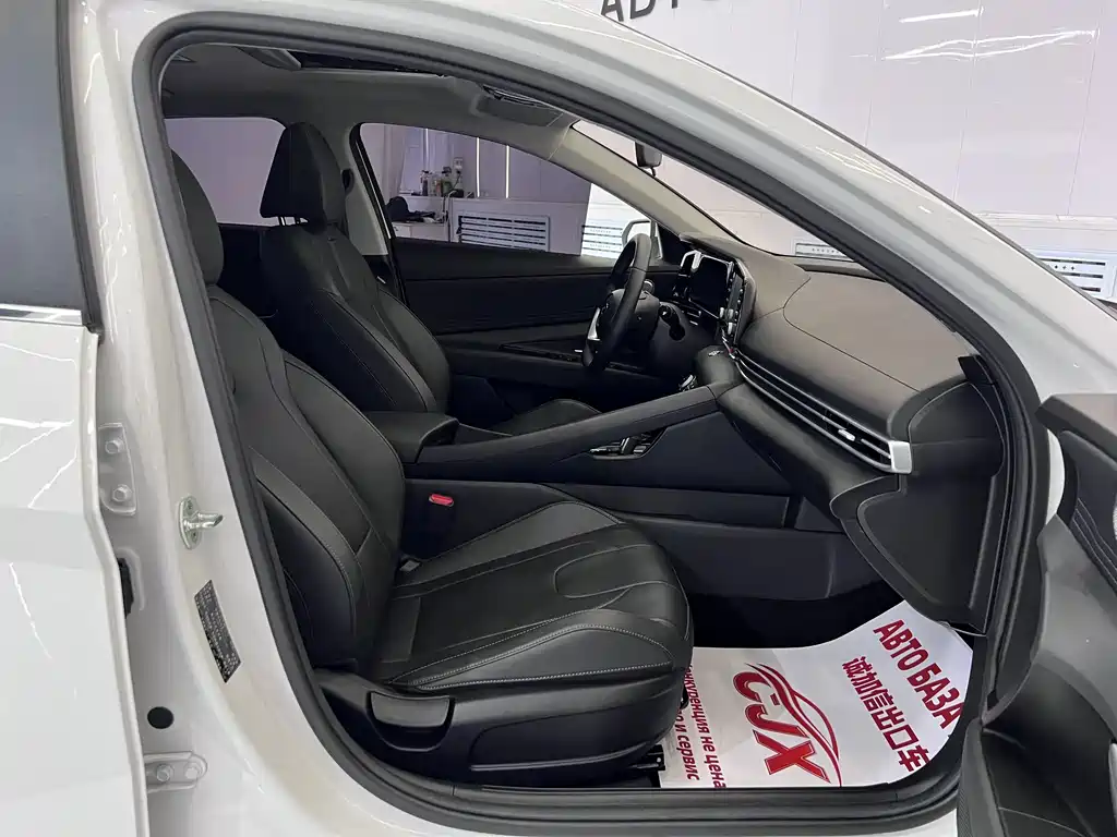 Hyundai Elantra — миниатюра 17