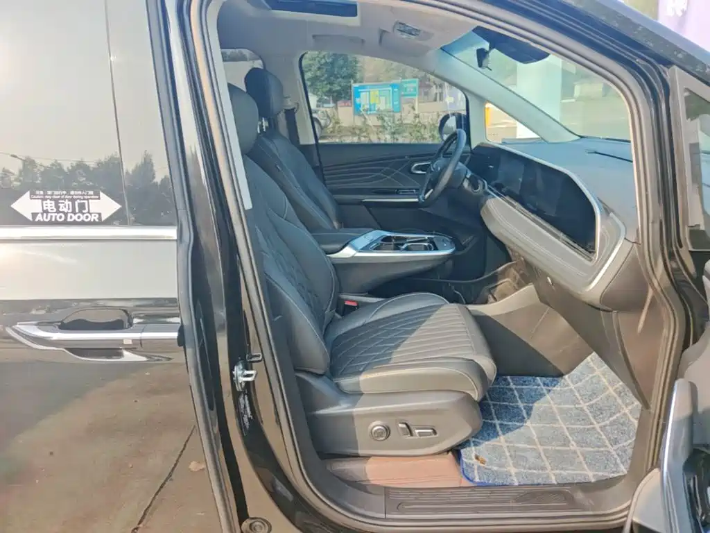 MAXUS G90 — миниатюра 25
