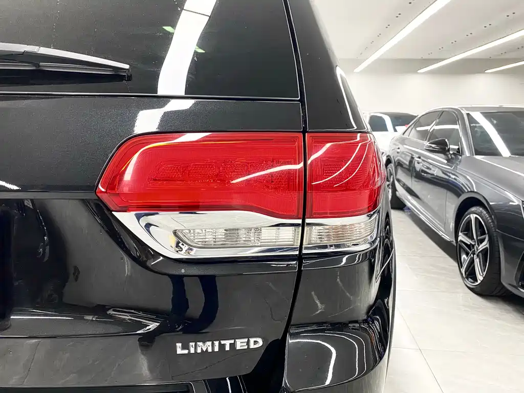Jeep Grand Cherokee (Import) — миниатюра 21