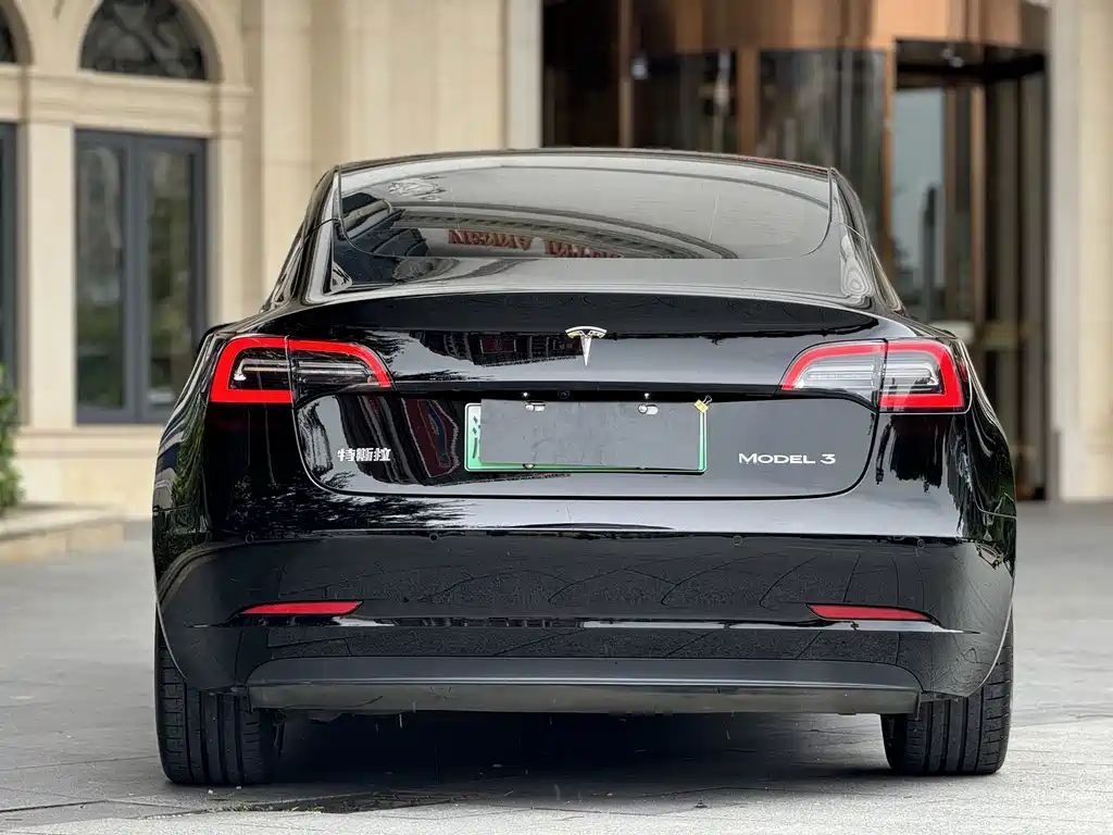 Tesla Model 3 - фото 9