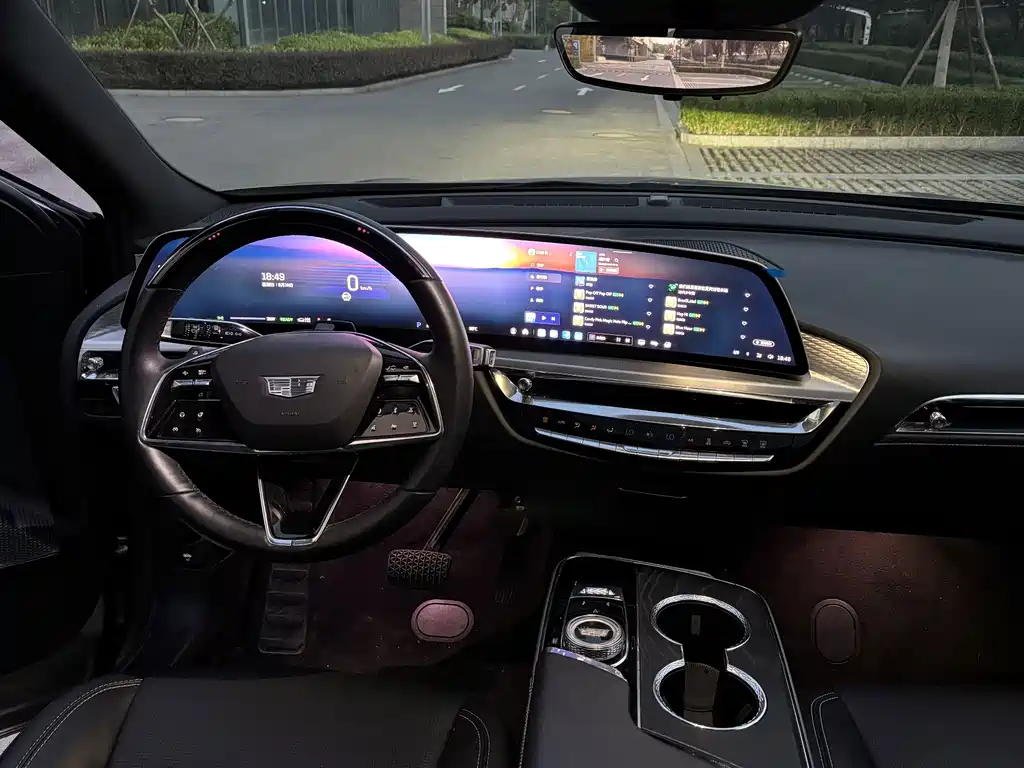 Cadillac Lyriq — миниатюра 4
