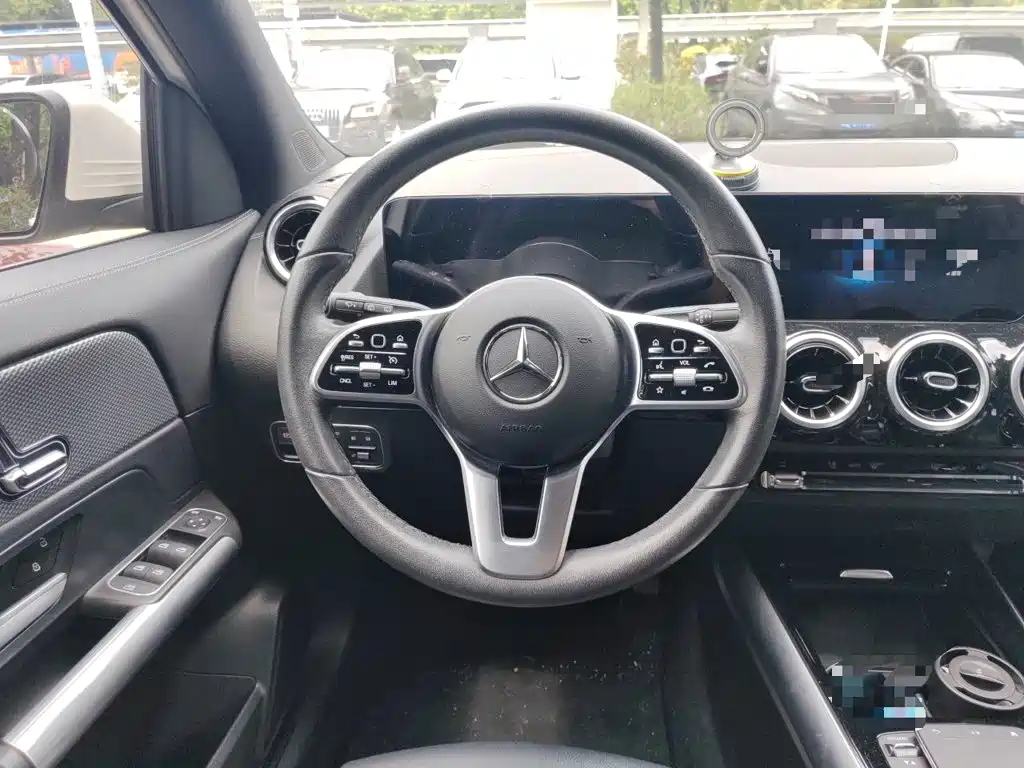 Mercedes-Benz GLA — миниатюра 11