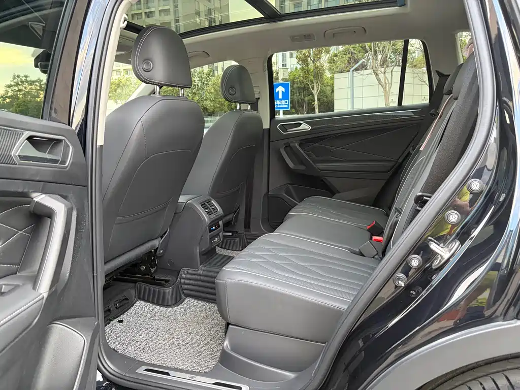 Volkswagen Tiguan L L 2022 330TSI AT R-Line