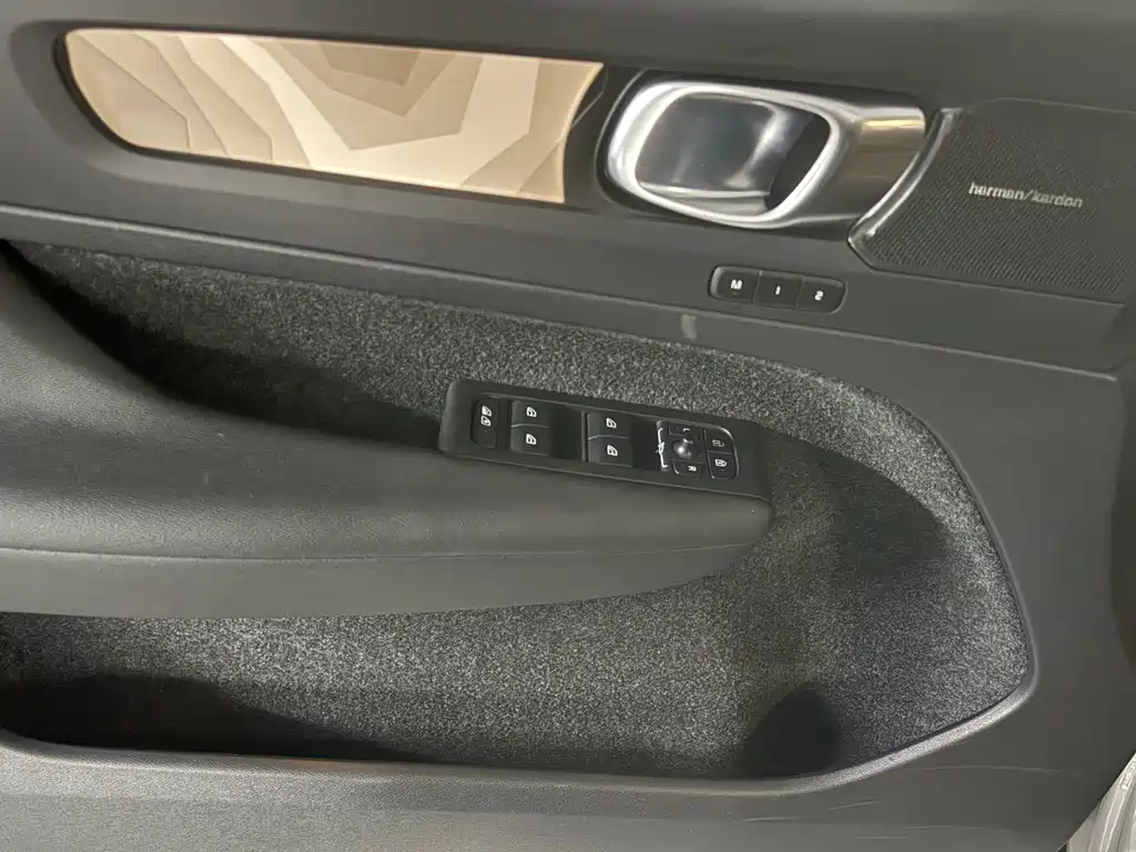 Volvo C40 — миниатюра 3