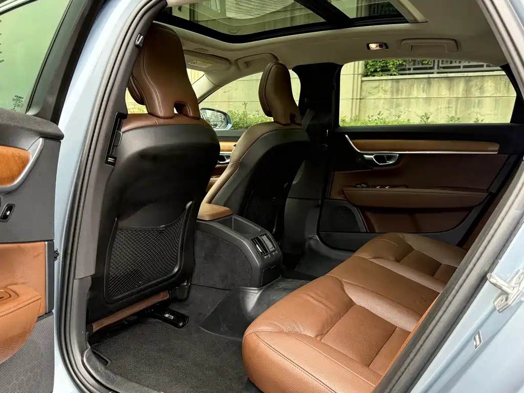Volvo S90 — миниатюра 9