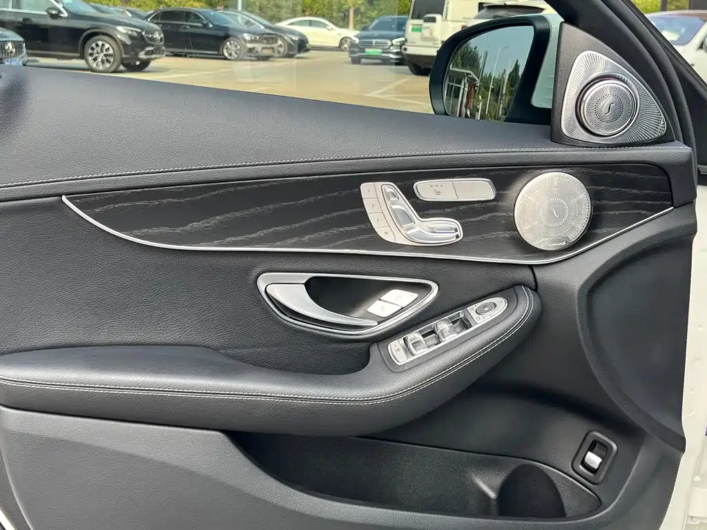 Mercedes-Benz C-Class — миниатюра 12