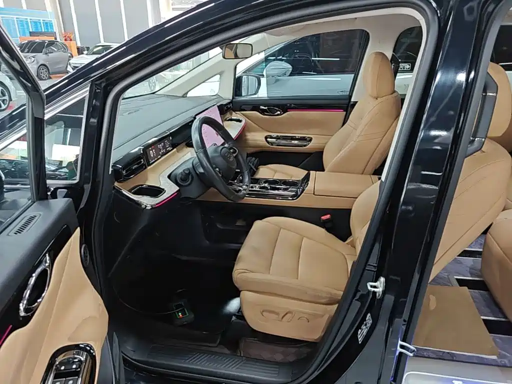 GAC Motor Trumpchi E8 PHEV — миниатюра 16