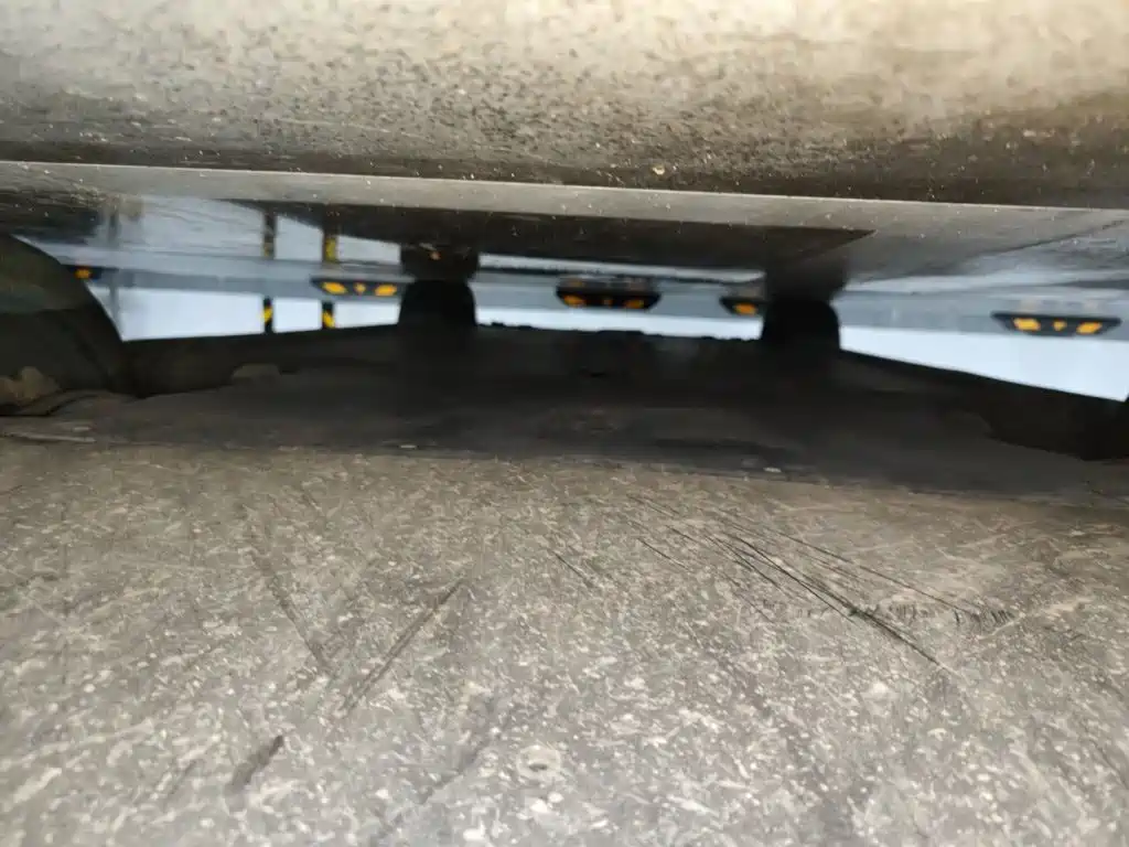Tesla Model Y — миниатюра 20