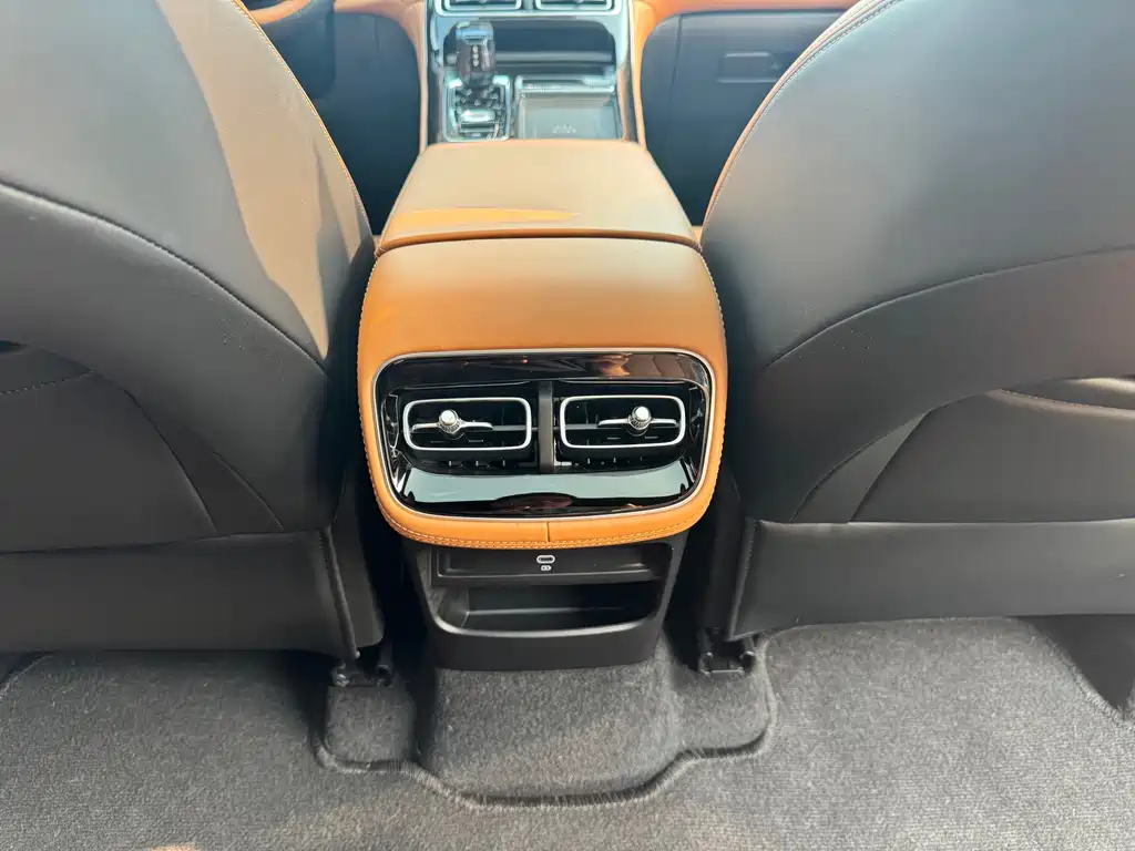 Geely Boyue L — миниатюра 19