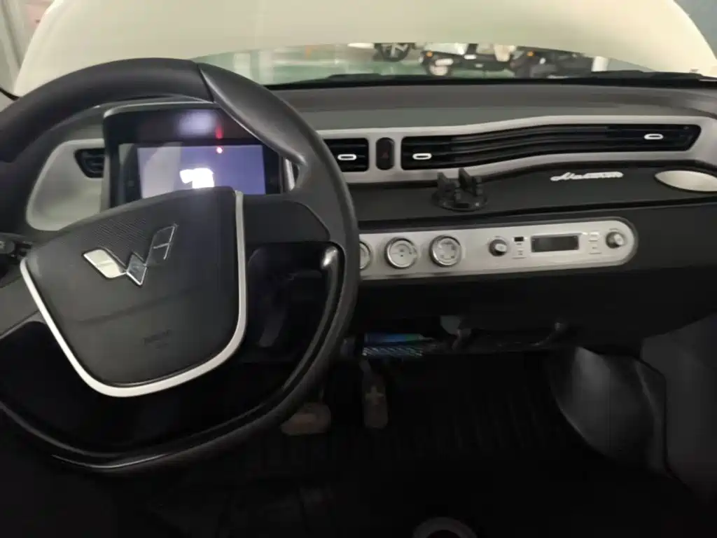 Wuling MINIEV — миниатюра 5
