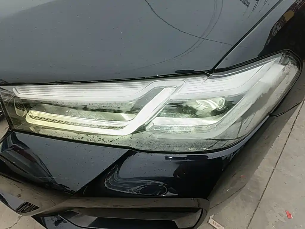 BMW 5 Series New Energy — миниатюра 24