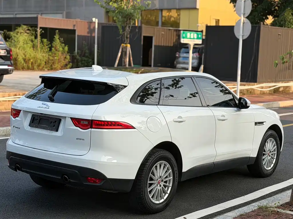 Jaguar F-PACE — миниатюра 4