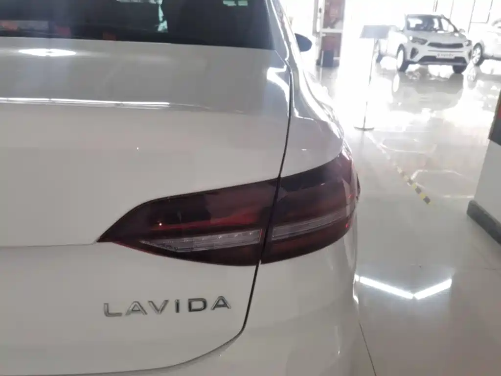 Volkswagen Lavida — миниатюра 8