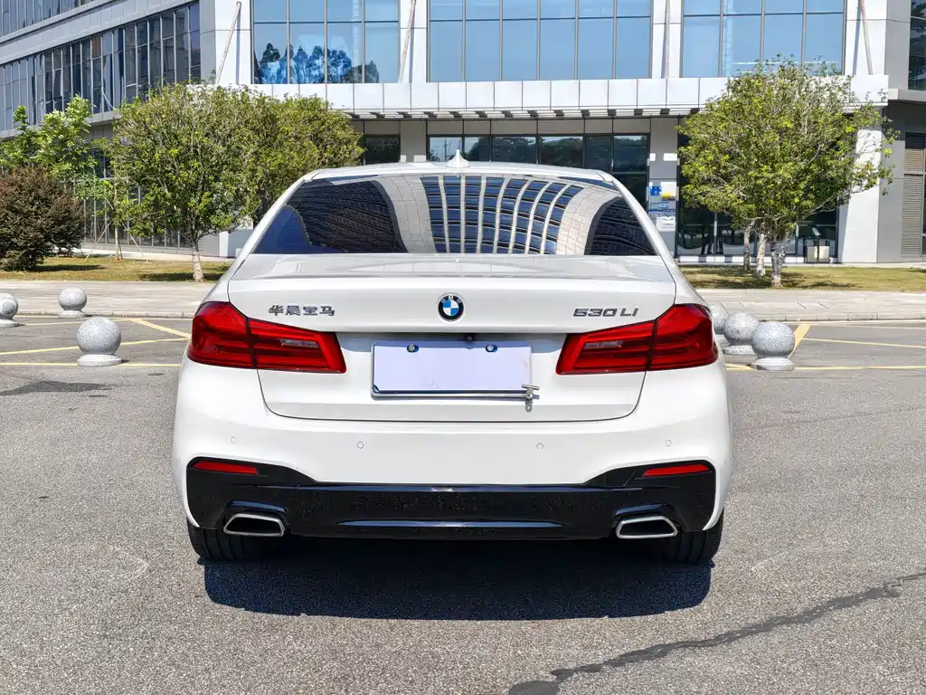 BMW 5 Series — миниатюра 16