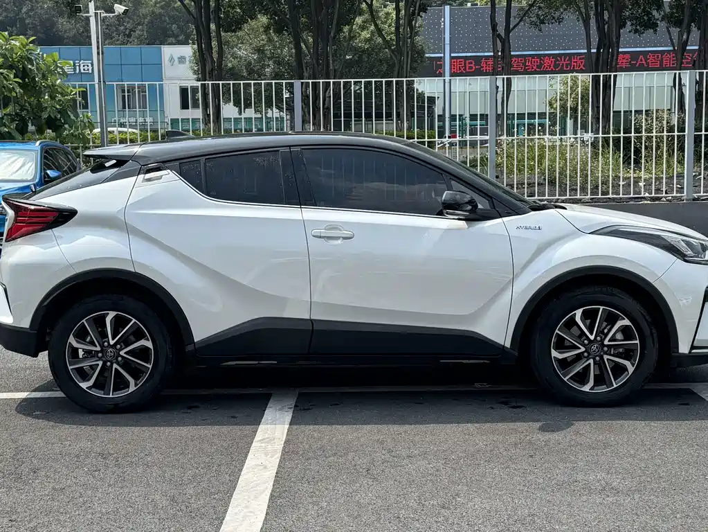 Toyota IZOA — миниатюра 6