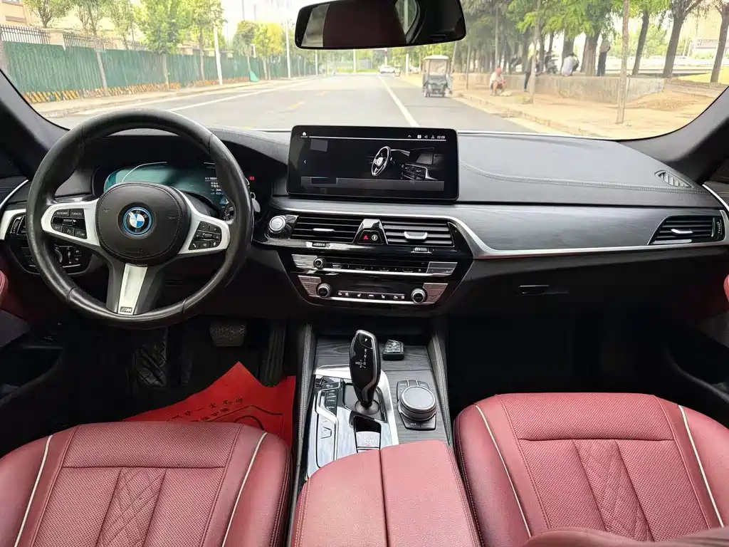 BMW 5 Series New Energy — миниатюра 5