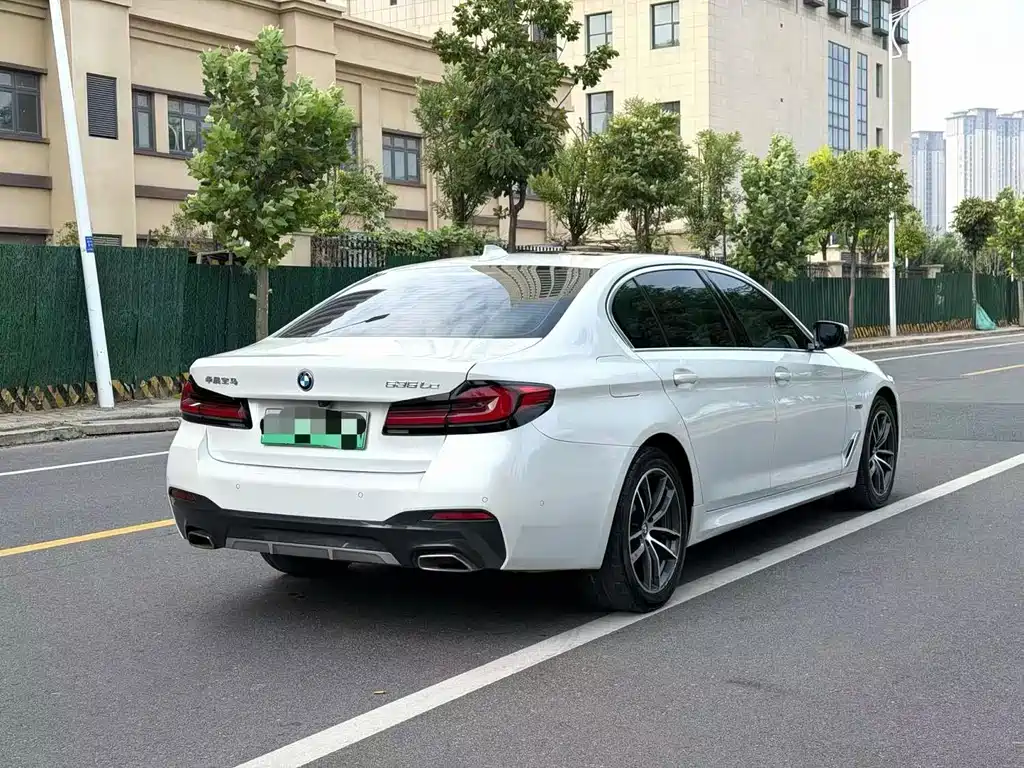 BMW 5 Series New Energy — миниатюра 8