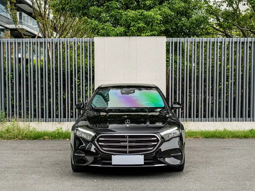 Mercedes-Benz E-Class — миниатюра 2