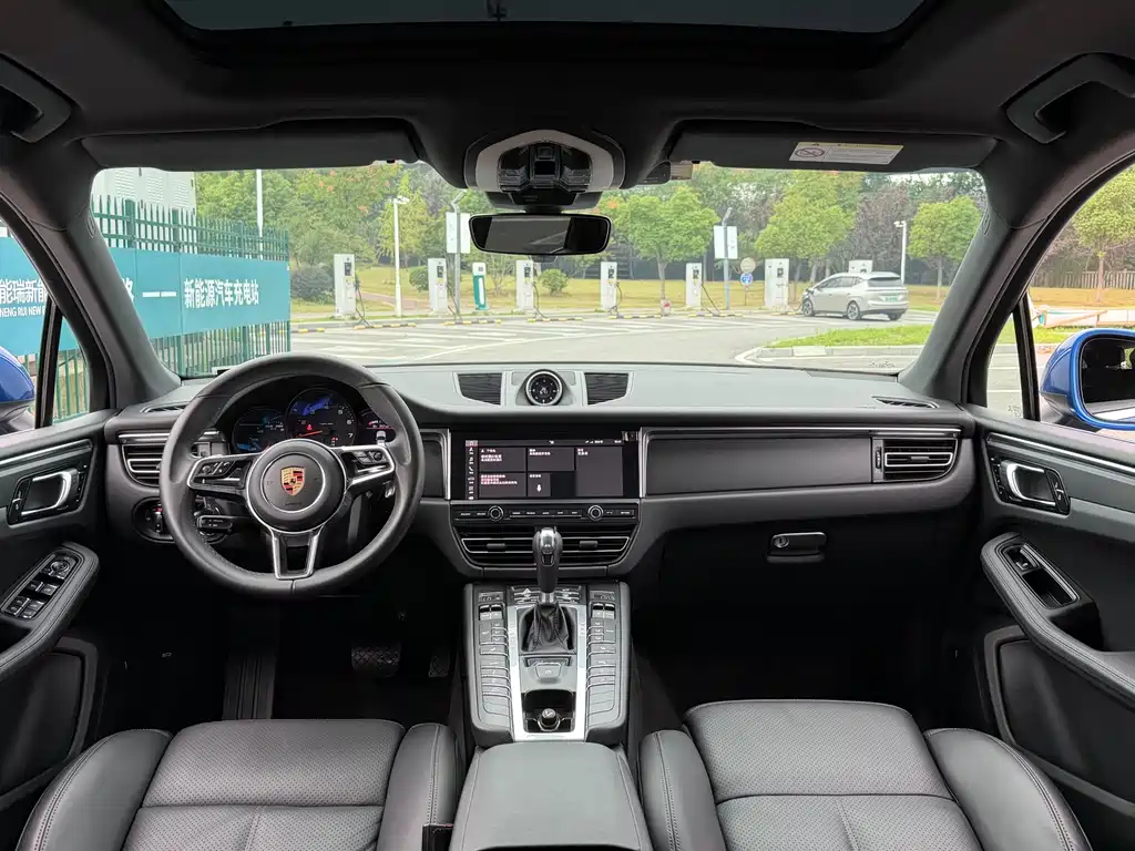 Porsche Macan — миниатюра 16