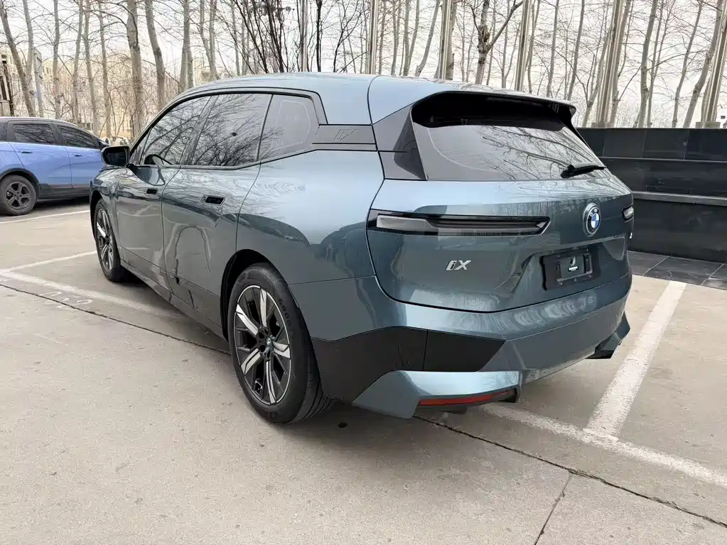 BMW IX