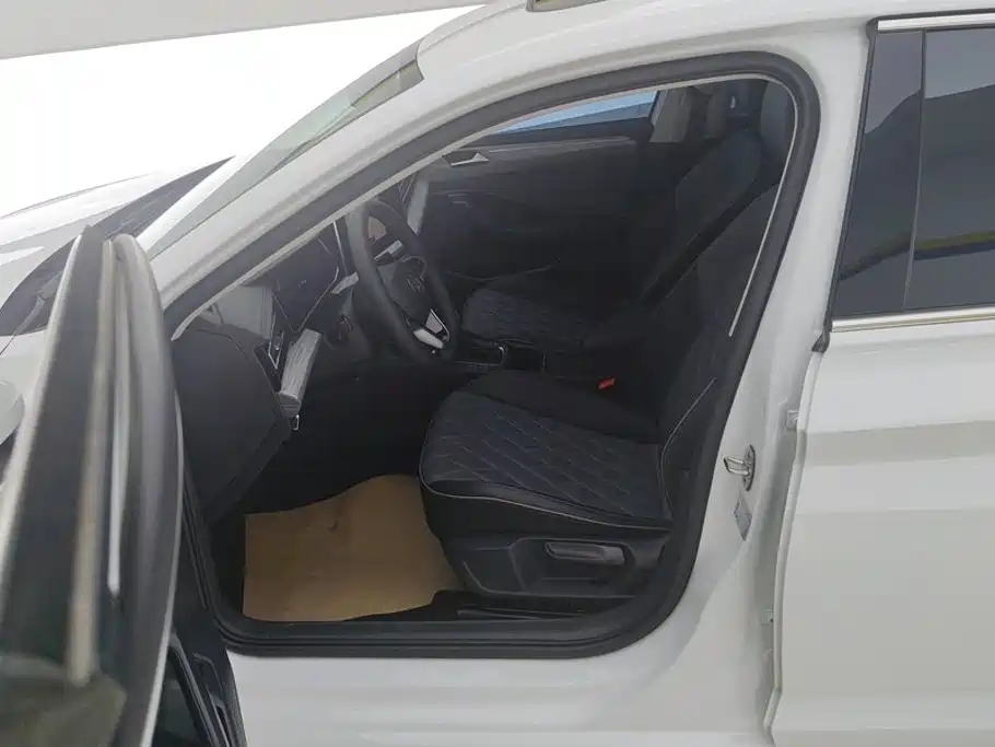 Volkswagen Sagitar 2023 300TSI DSG