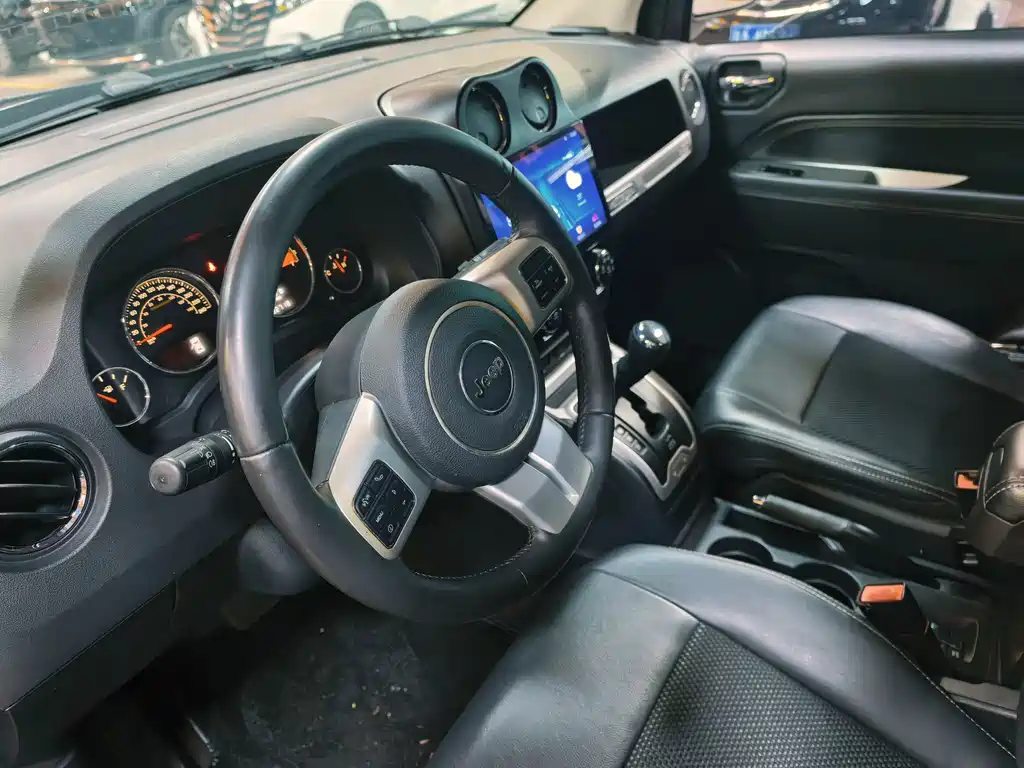 Jeep Compass (Import) — миниатюра 4