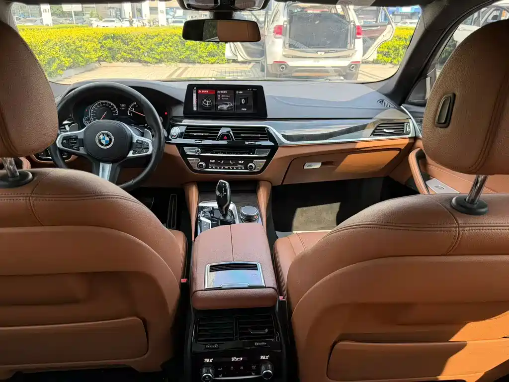 BMW 5 Series — миниатюра 5